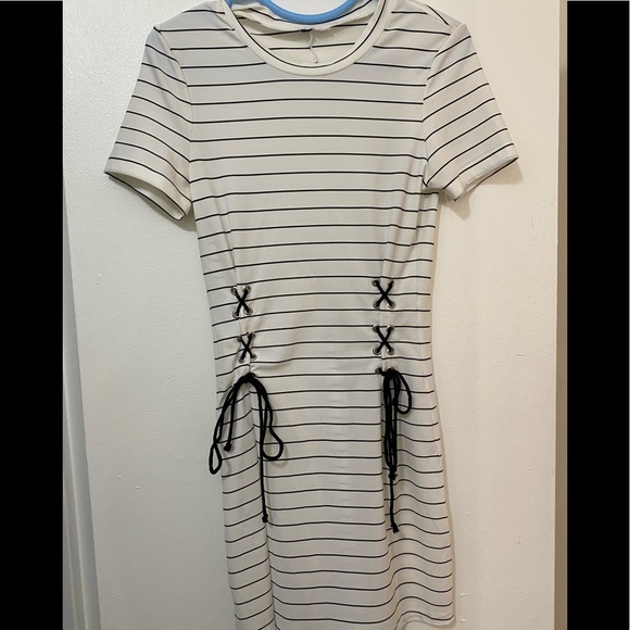 WHITE DRESS🤍 - Picture 1 of 3